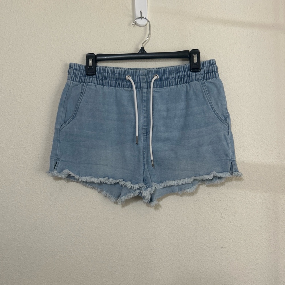 Kendall + Kylie Light Wash Denim Drawstring Frayed Hem Jogger Shorts - Picture 5 of 8